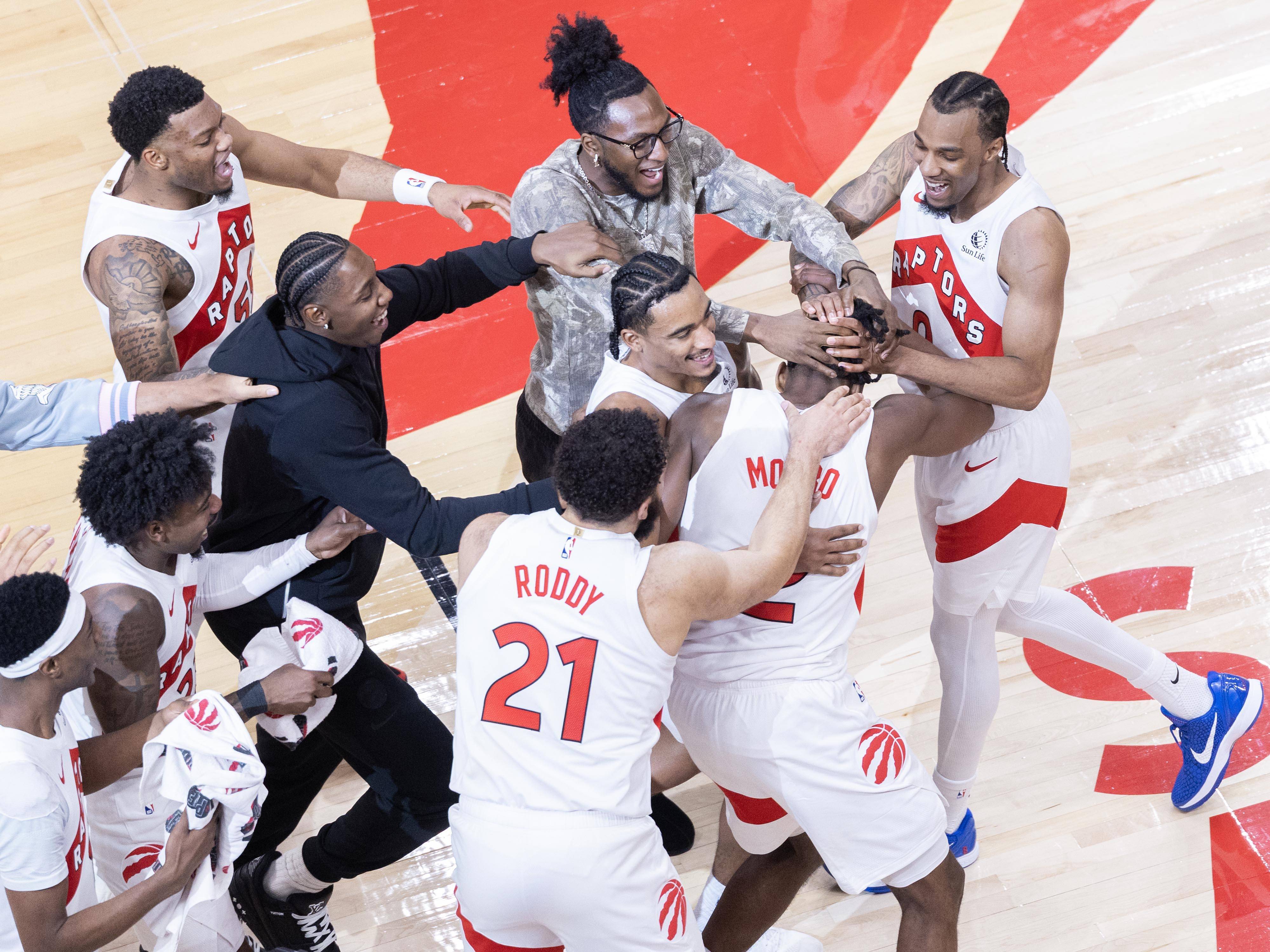 冲刺阶段体能课后,圣安东尼奥马刺刷新队史纪录备战NBA季后赛,赛场秩序良好,轮换策略成焦点 冲刺阶段体能课后,圣安东尼奥马刺刷新队史纪录备战NBA季后赛,赛场秩序良好,轮换策略成焦点