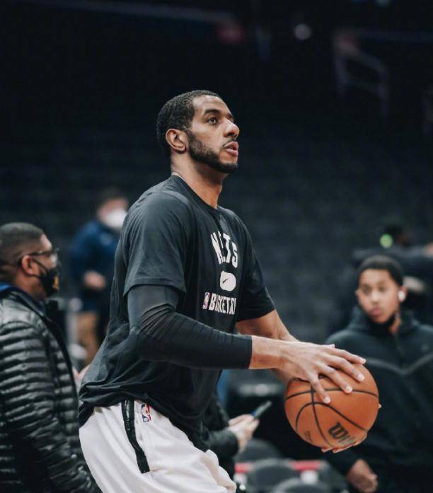 西亚卡姆迎来十五赛季高光表现，篮网球迷沸腾！的简单介绍